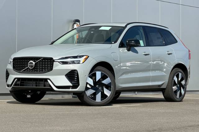 2025 Volvo XC60 Plug-In Hybrid T8 Plus