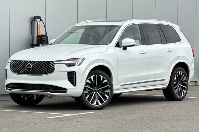 2025 Volvo XC90 B6 Plus 7-Seater