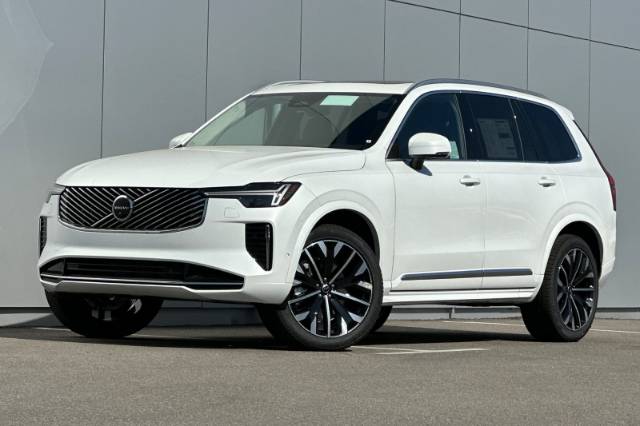 2025 Volvo XC90 B5 Plus