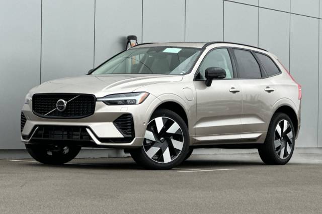 2025 Volvo XC60 Plug-In Hybrid T8 Plus