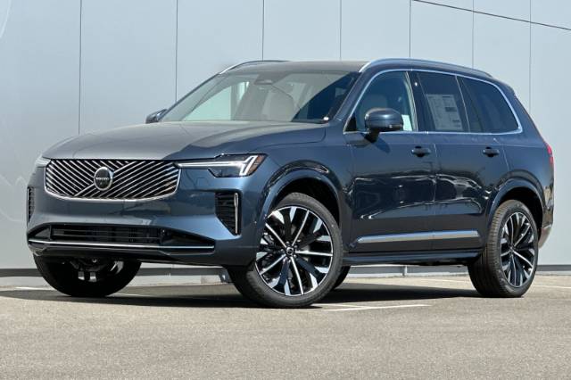 2025 Volvo XC90 B5 Plus