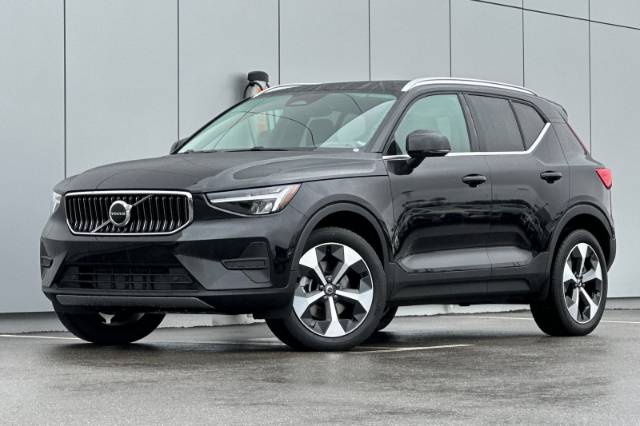 2025 Volvo XC40 B5 Core