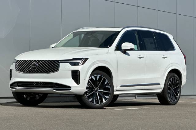 2025 Volvo XC90 B5 Plus