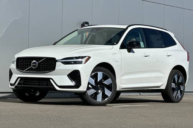 2025 Volvo XC60 Plug-In Hybrid T8 Plus