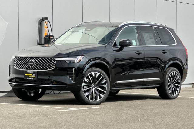 2025 Volvo XC90 B5 Plus