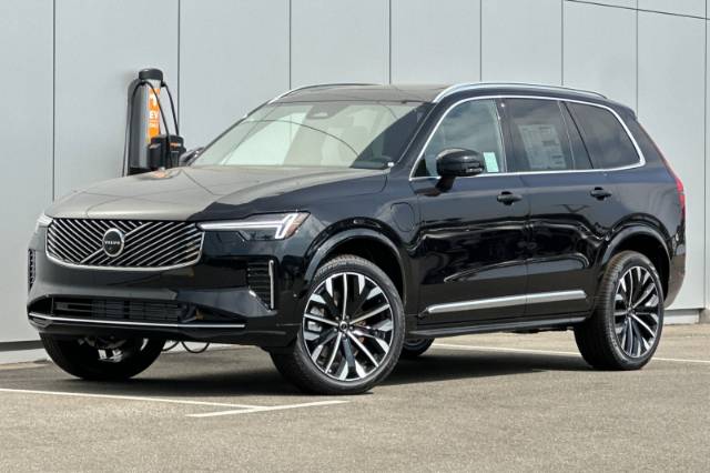 2025 Volvo XC90 Plug-In Hybrid T8 Plus