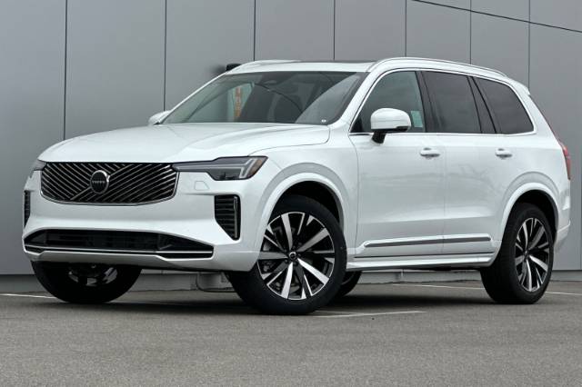2025 Volvo XC90 B6 Core