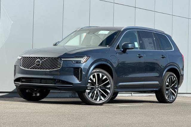 2025 Volvo XC90 Plug-In Hybrid T8 Plus