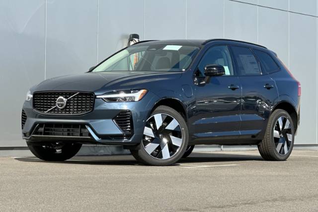 2025 Volvo XC60 Plug-In Hybrid T8 Plus