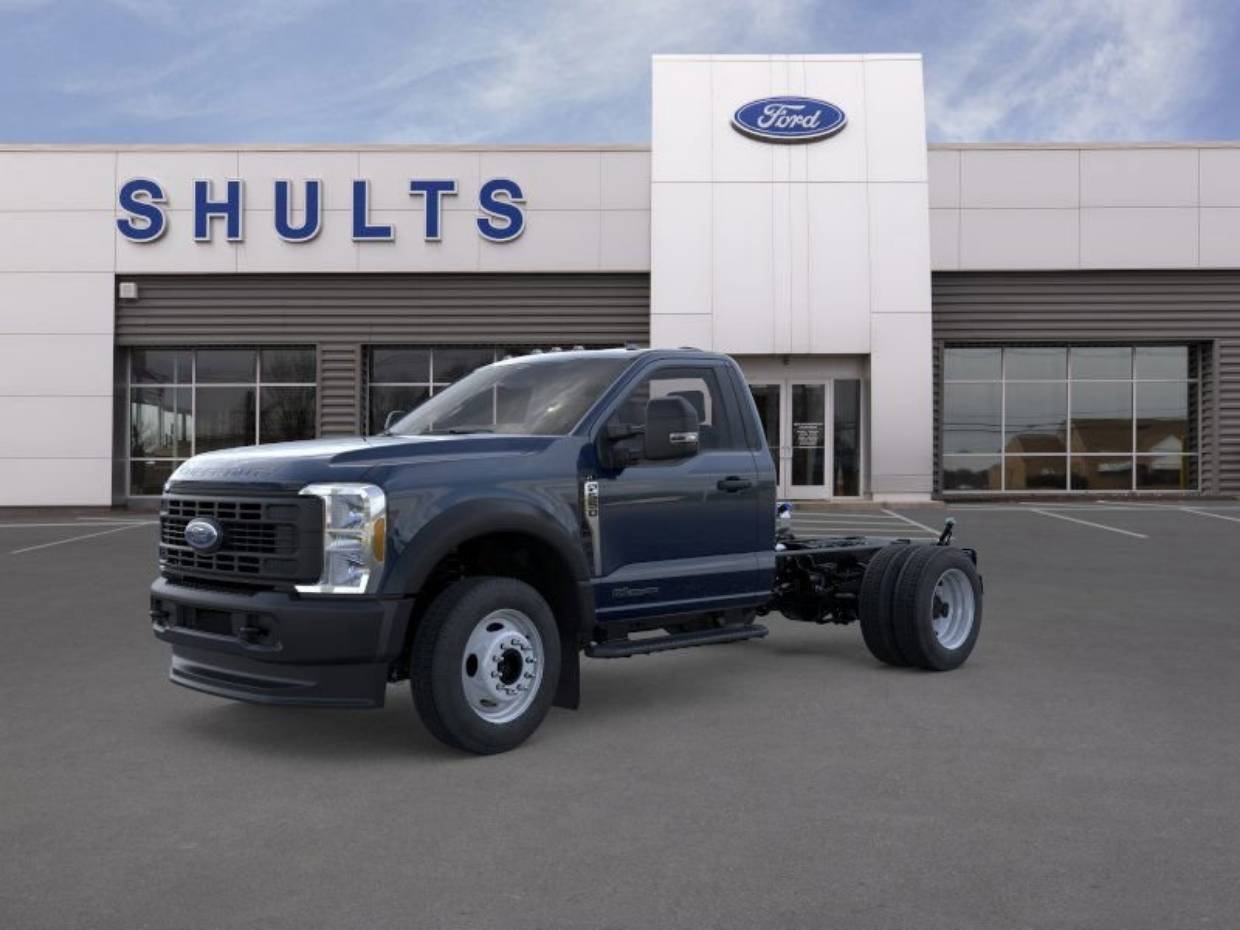 2025 Ford F-550 Super Duty Chassis Cab XL's photo