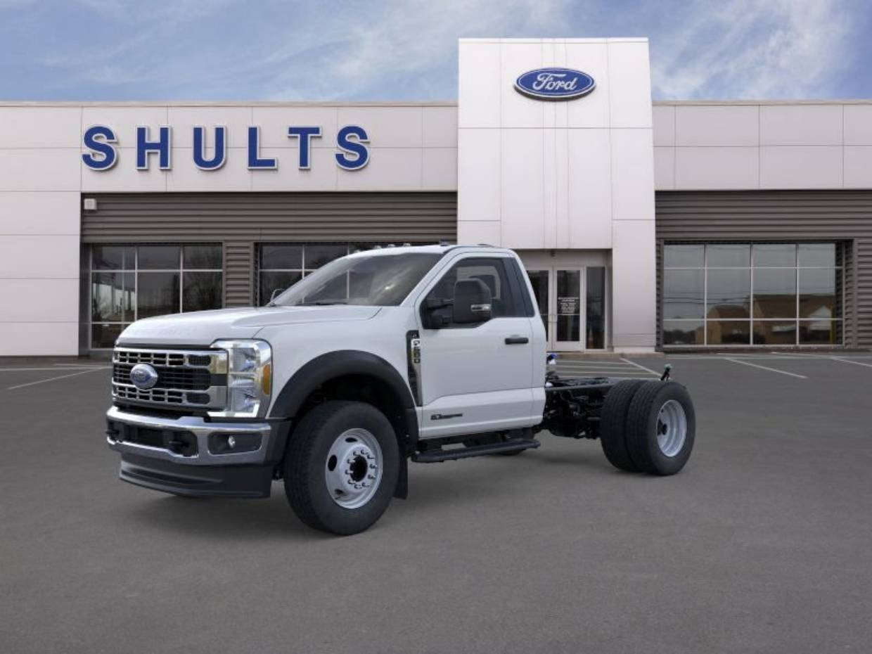 2025 Ford F-600 Super Duty Chassis Cab XL's photo