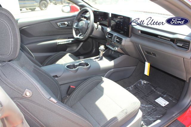 2025 Ford Mustang photo 9