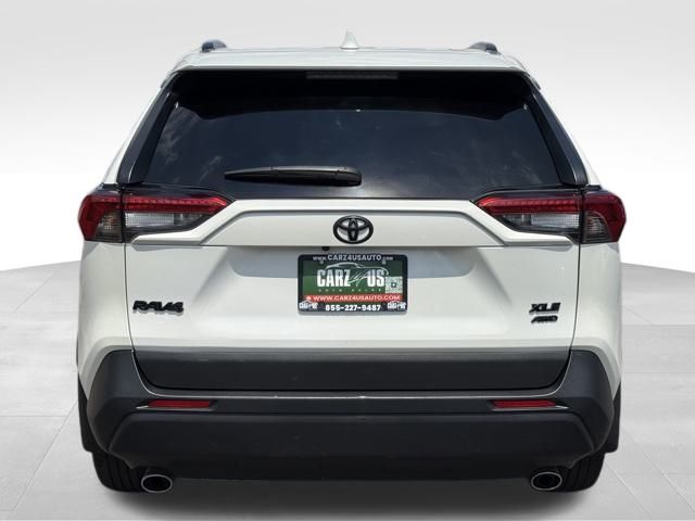 2022 Toyota RAV4 XLE Premium photo 3
