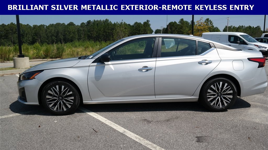 2024 Nissan Altima 2.5 SV photo 2