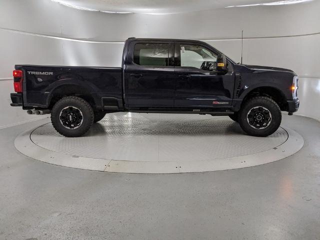 2025 Ford F-250 Lariat photo 2