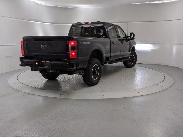 2025 Ford F-250 Lariat photo 3