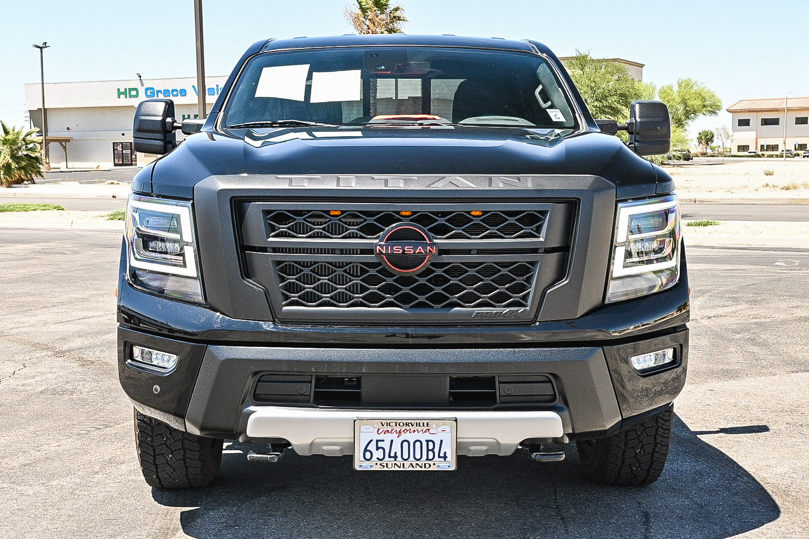 2024 Nissan Titan PRO-4X photo 2