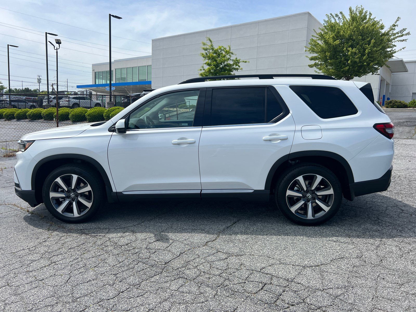 2025 Honda Pilot Touring photo 4