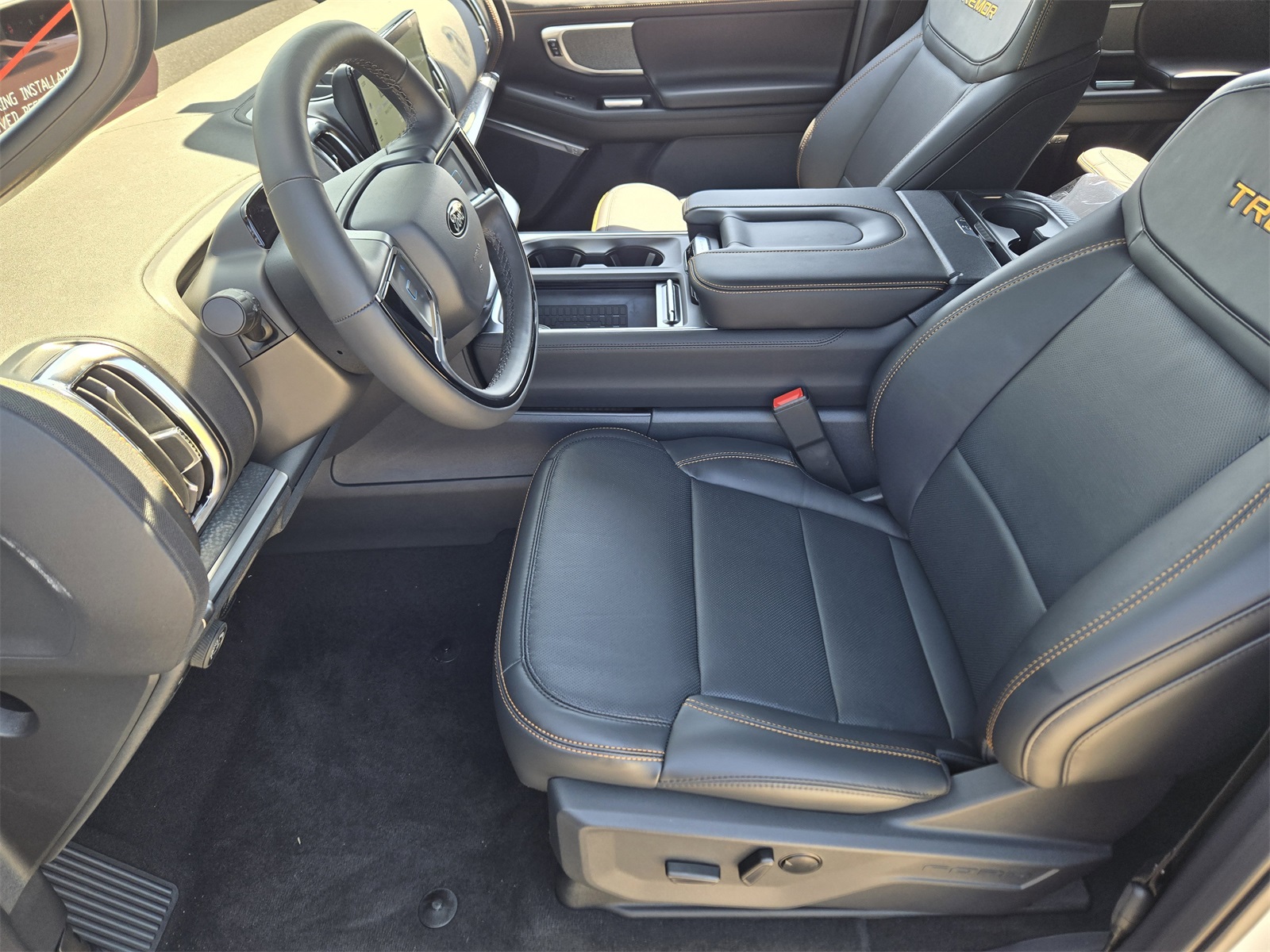 2025 Ford Expedition photo 8