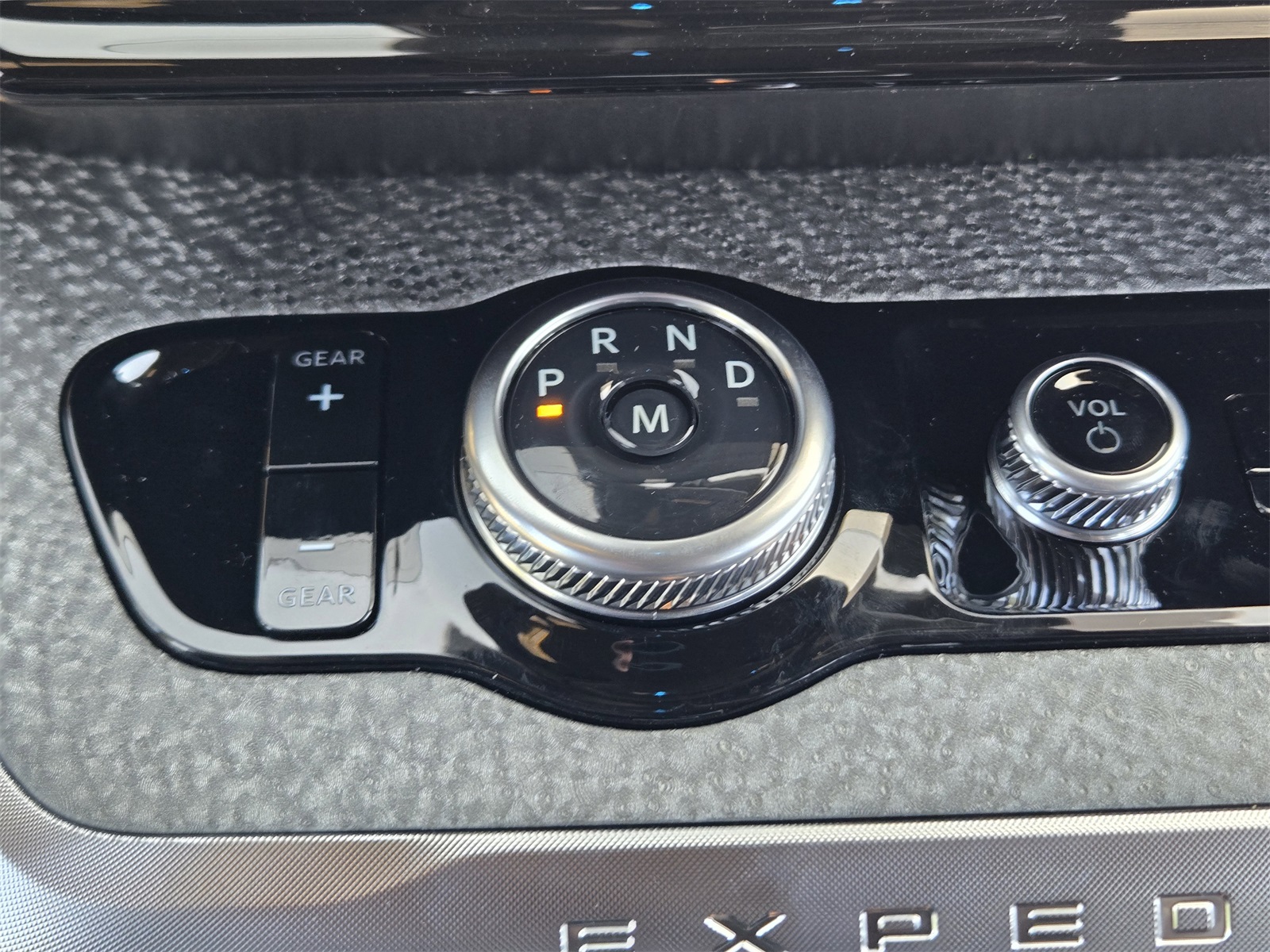 2025 Ford Expedition photo 14