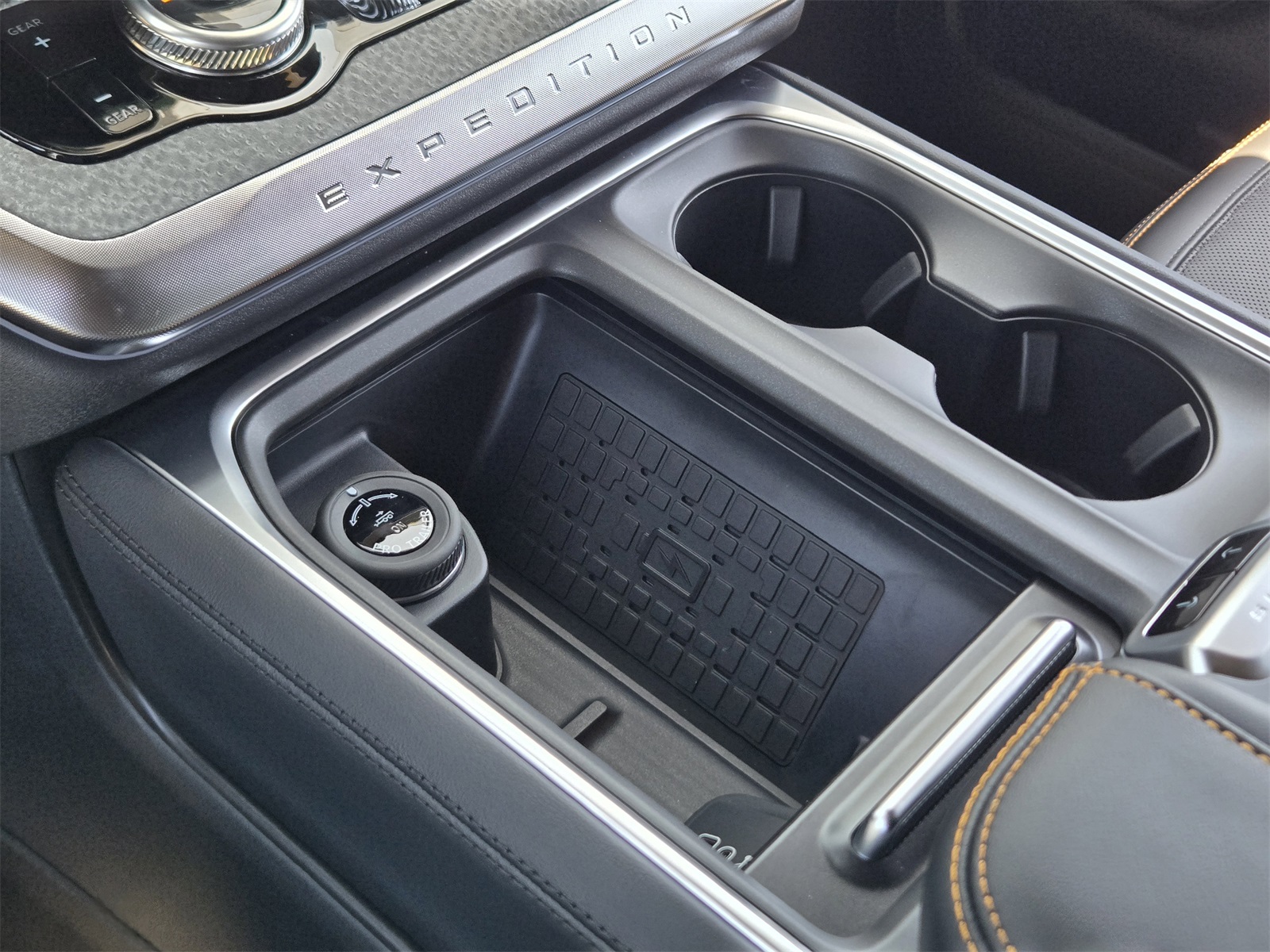 2025 Ford Expedition photo 15