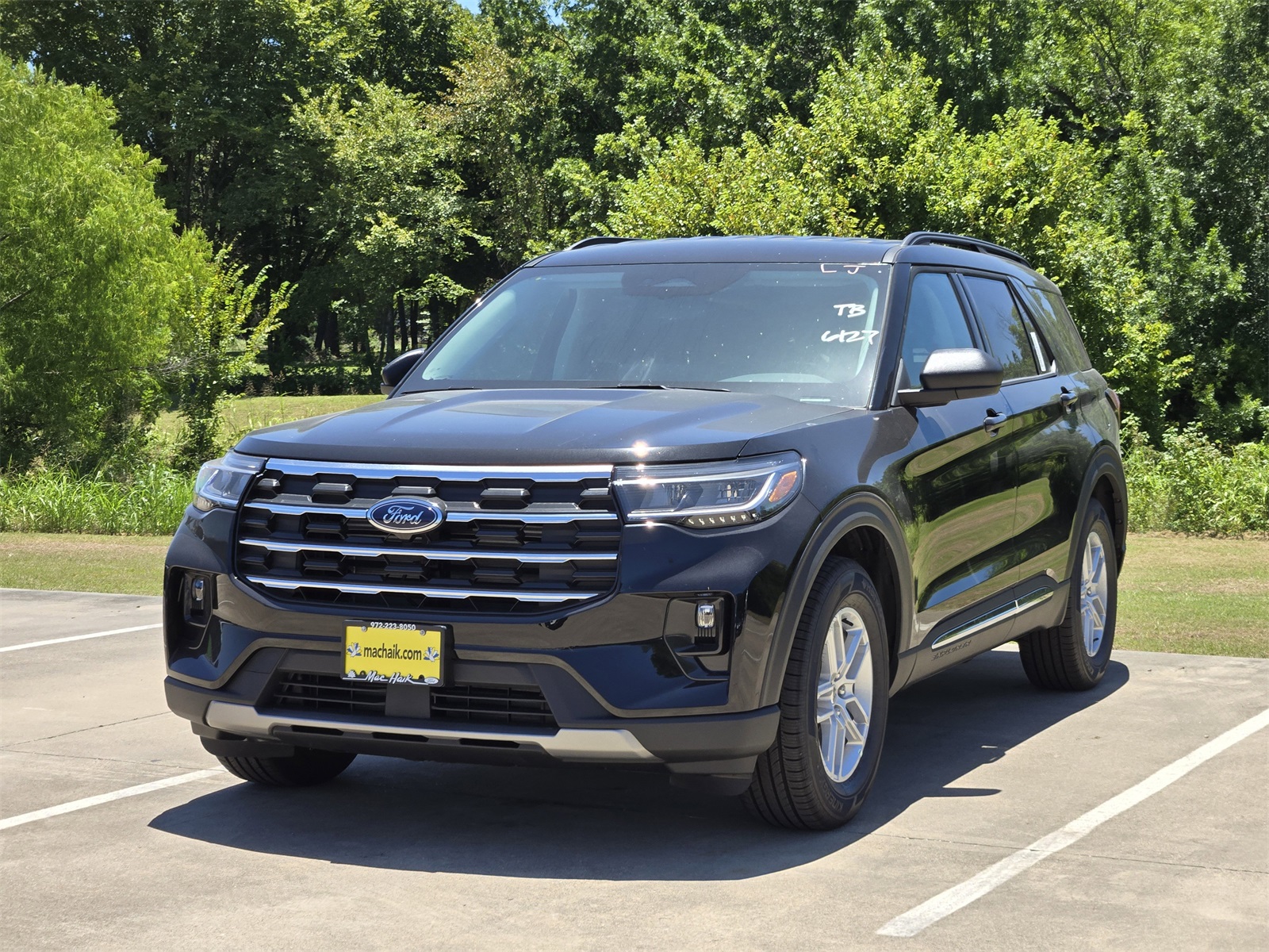 2025 Ford Explorer photo 2