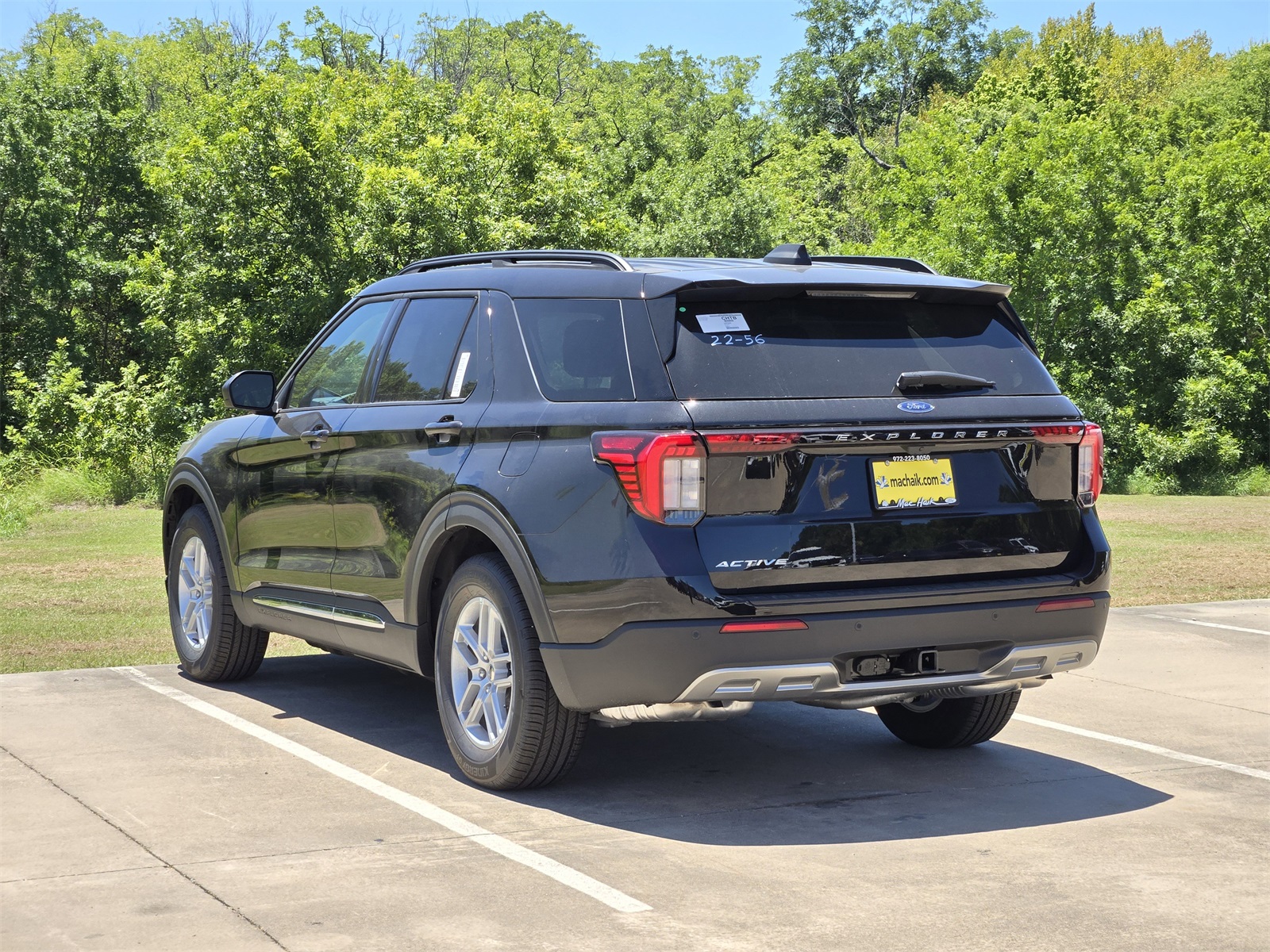 2025 Ford Explorer photo 3
