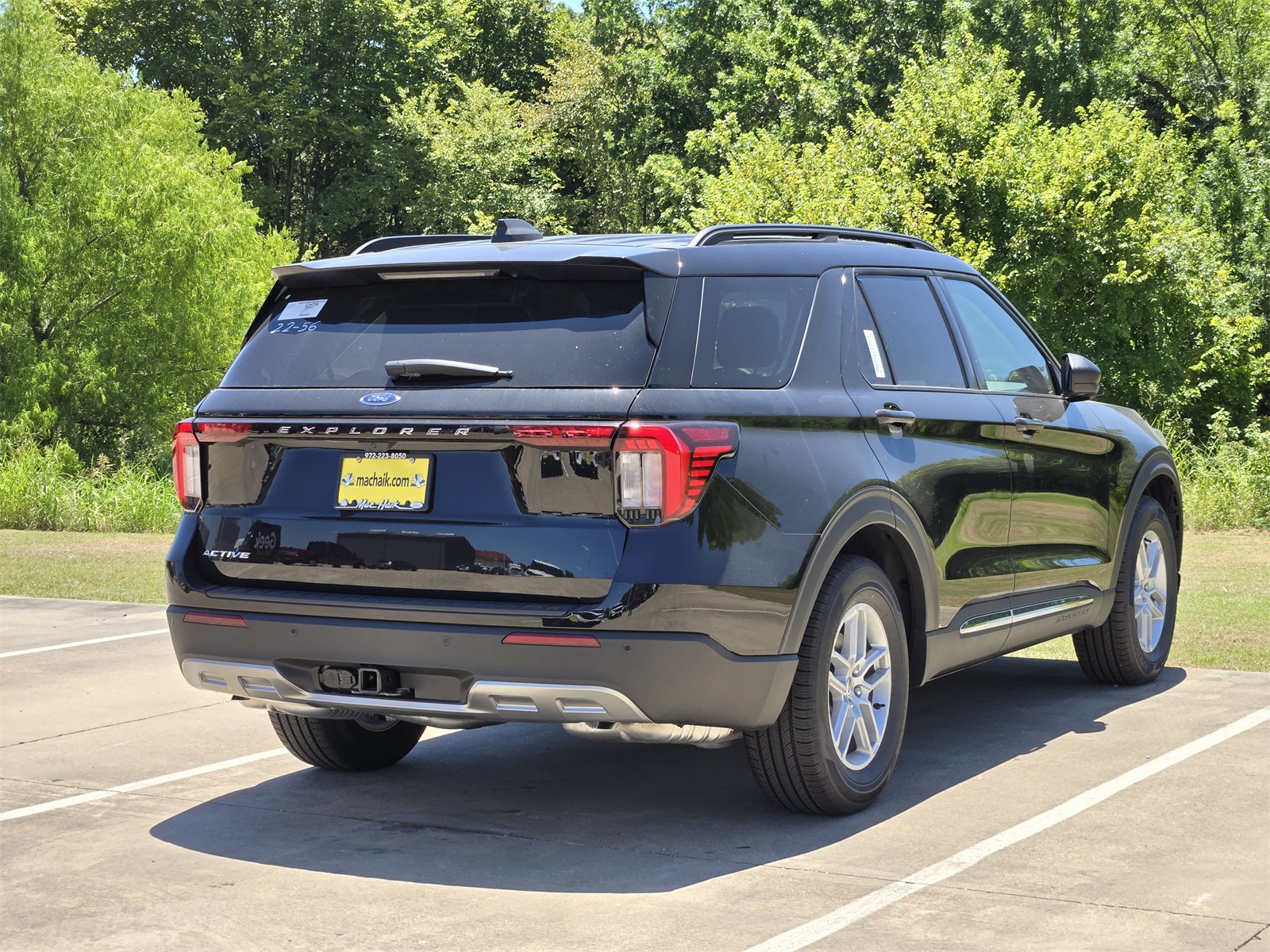 2025 Ford Explorer photo 4