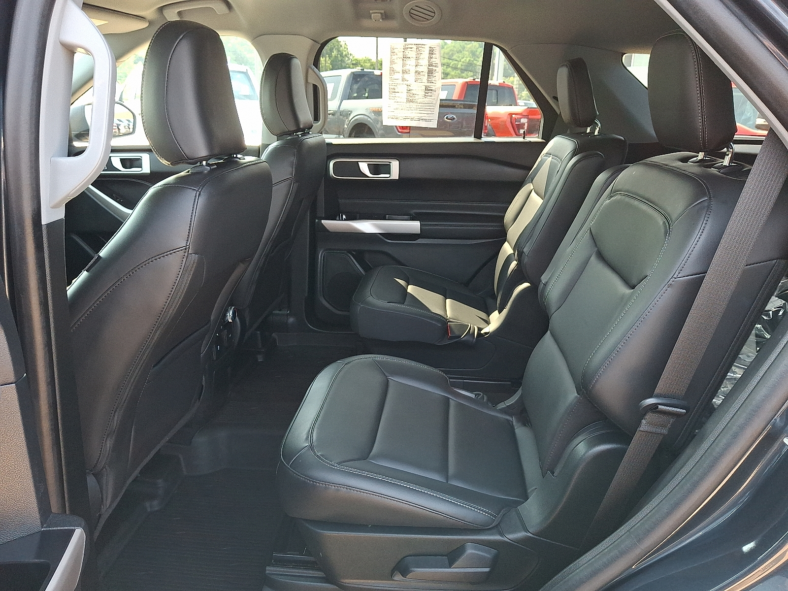 2022 Ford Explorer XLT photo 10