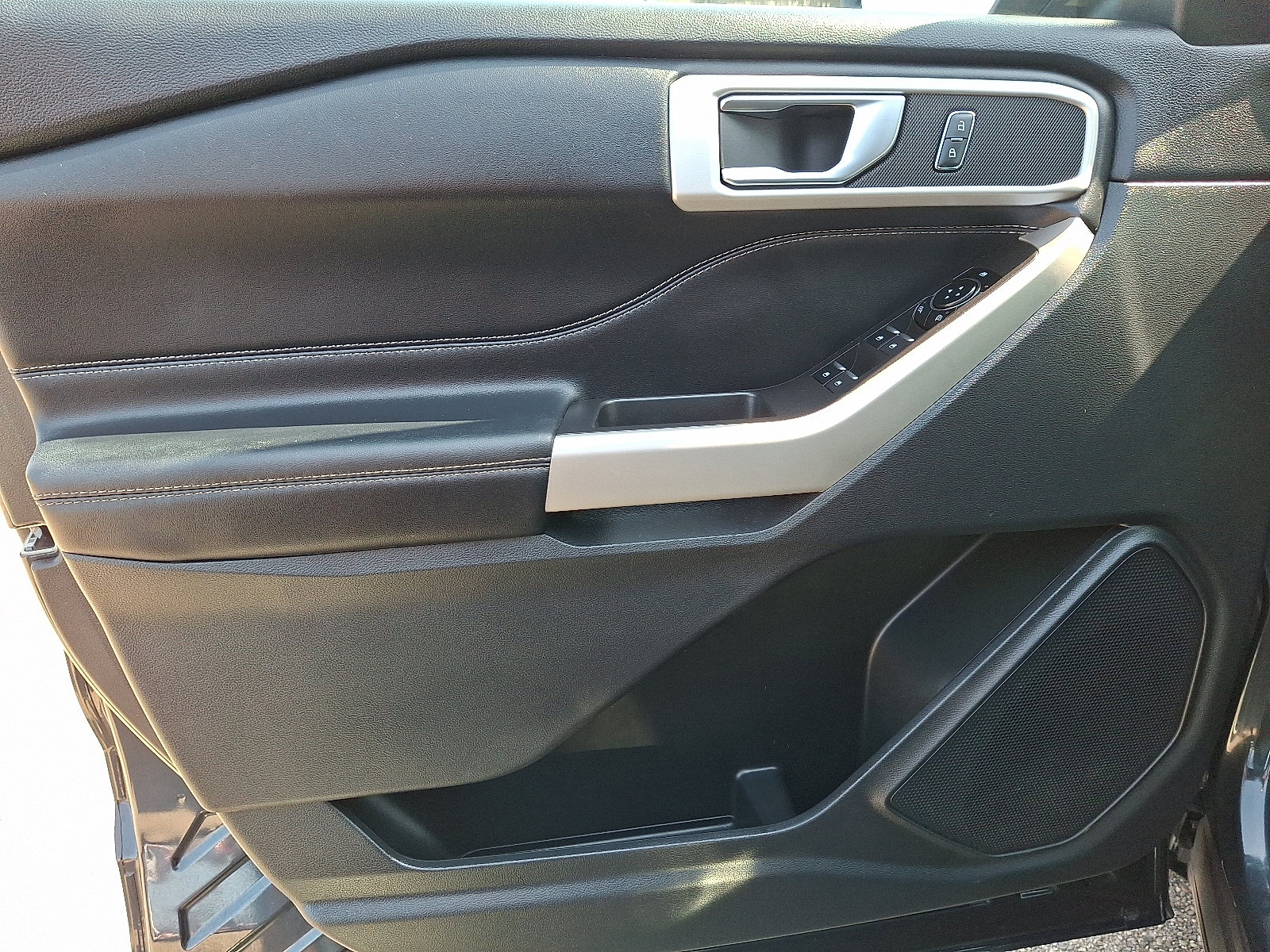 2022 Ford Explorer XLT photo 12