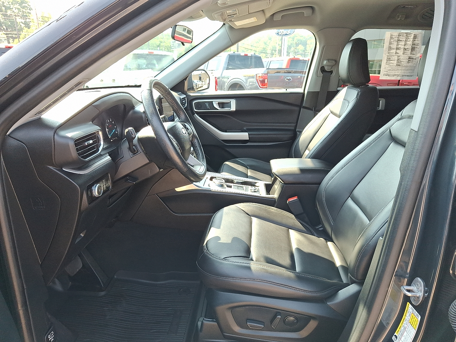 2022 Ford Explorer XLT photo 13