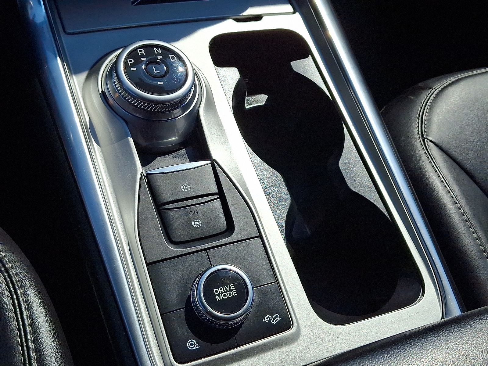 2022 Ford Explorer XLT photo 14
