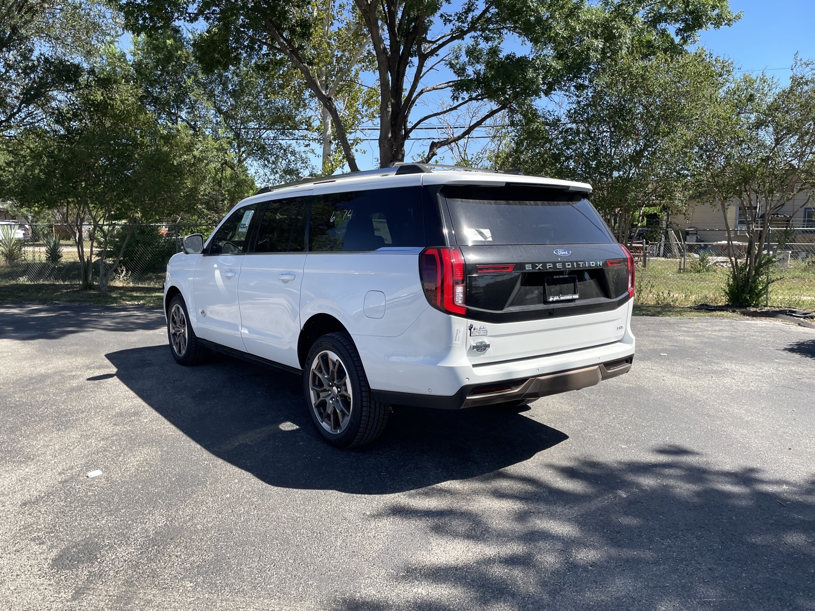 2025 Ford Expedition MAX King Ranch photo 2