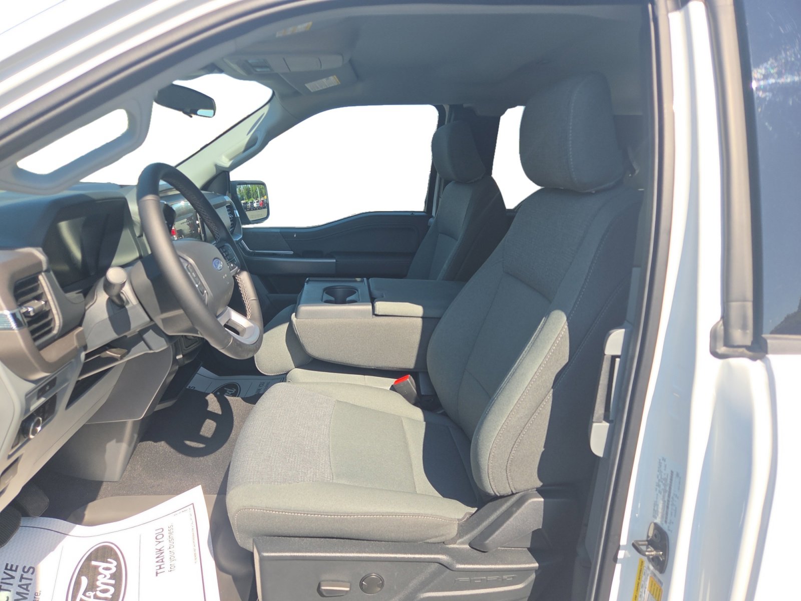 2025 Ford F-150 XLT photo 8