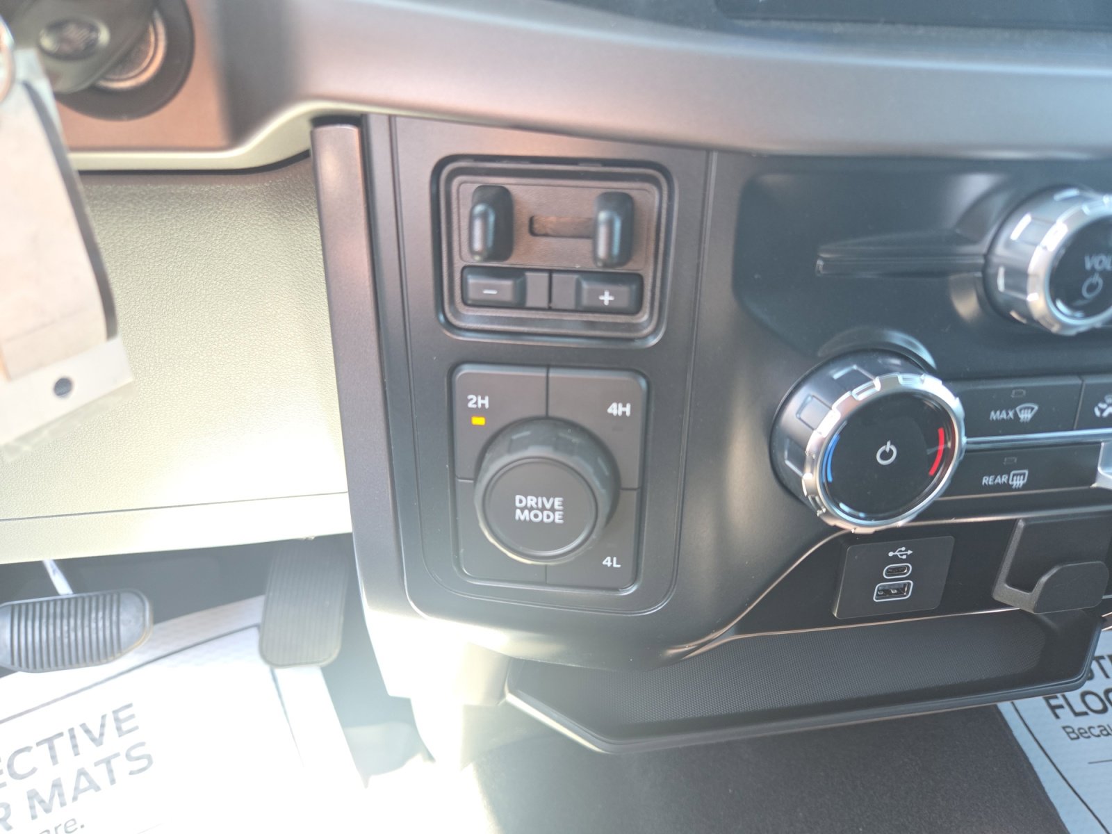 2025 Ford F-150 XLT photo 18
