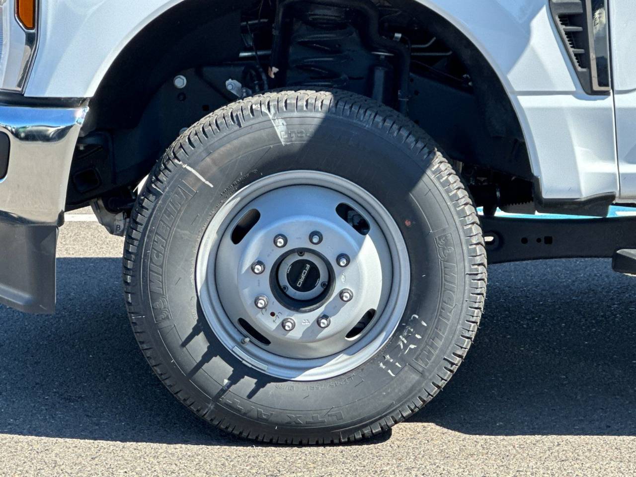 2024 Ford F-350 Super Duty Chassis Cab XL - Photo 23
