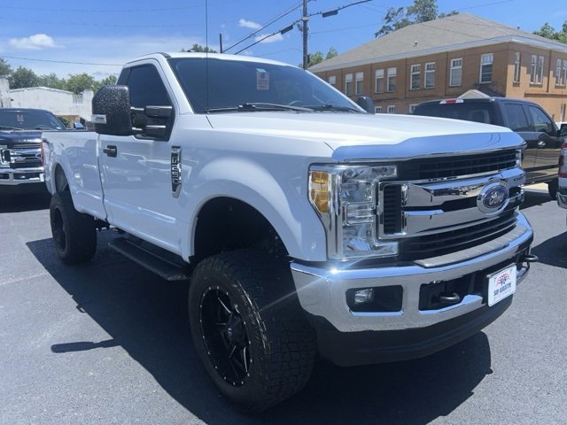 2017 Ford F-250 XLT photo 2