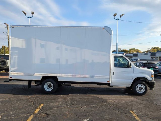 2024 Ford E-450 photo 2