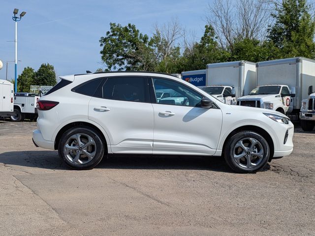 2024 Ford Escape ST-Line photo 2