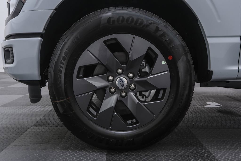 2025 Ford F-150 STX photo 4