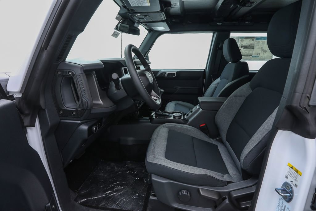 2025 Ford Bronco Base photo 6