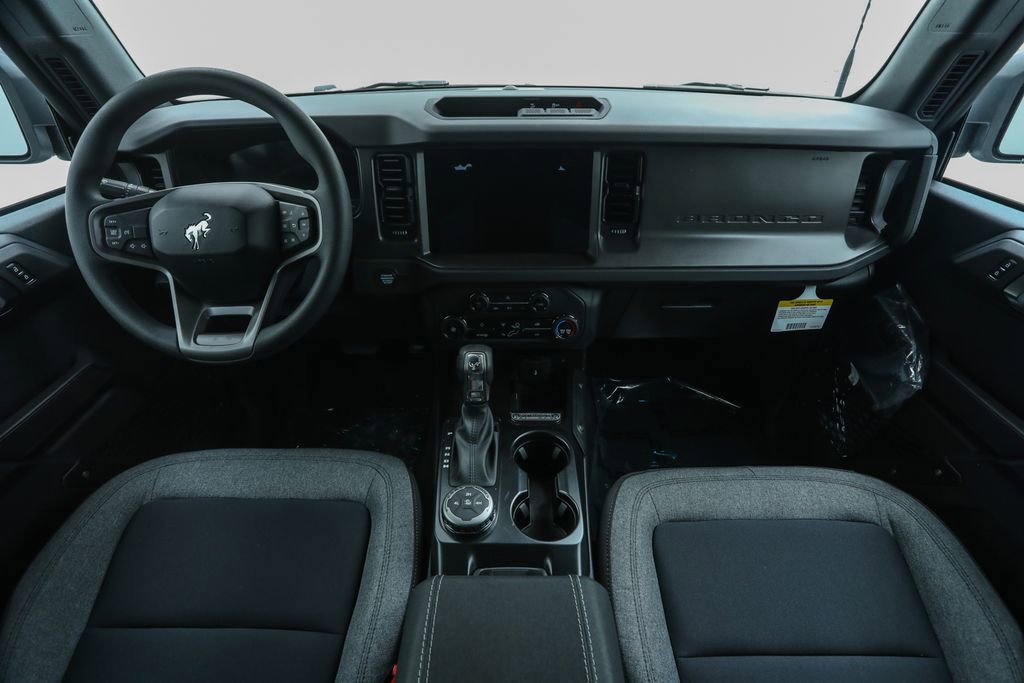 2025 Ford Bronco Base photo 14