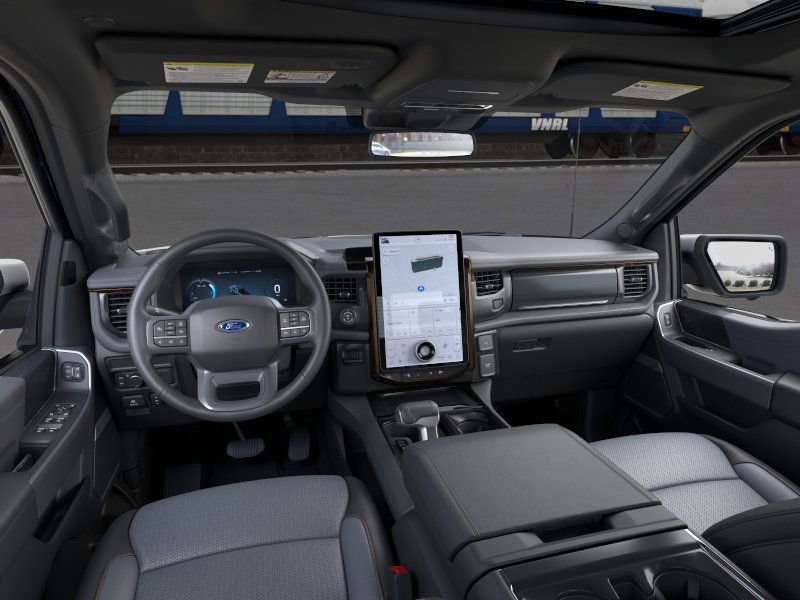 2025 Ford F-150 Lightning Lariat photo 8