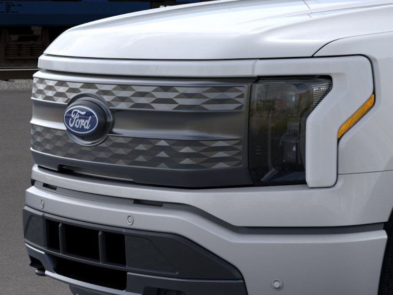 2025 Ford F-150 Lightning Lariat photo 16