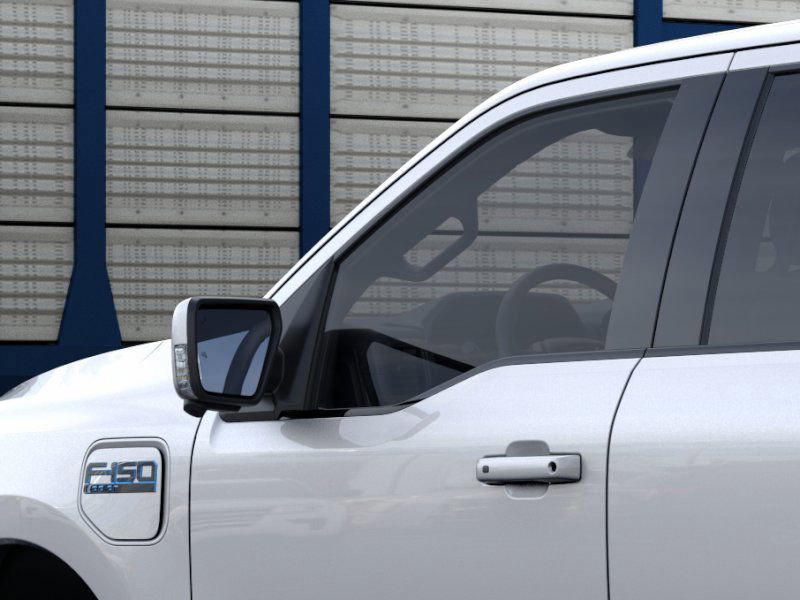 2025 Ford F-150 Lightning Lariat photo 19