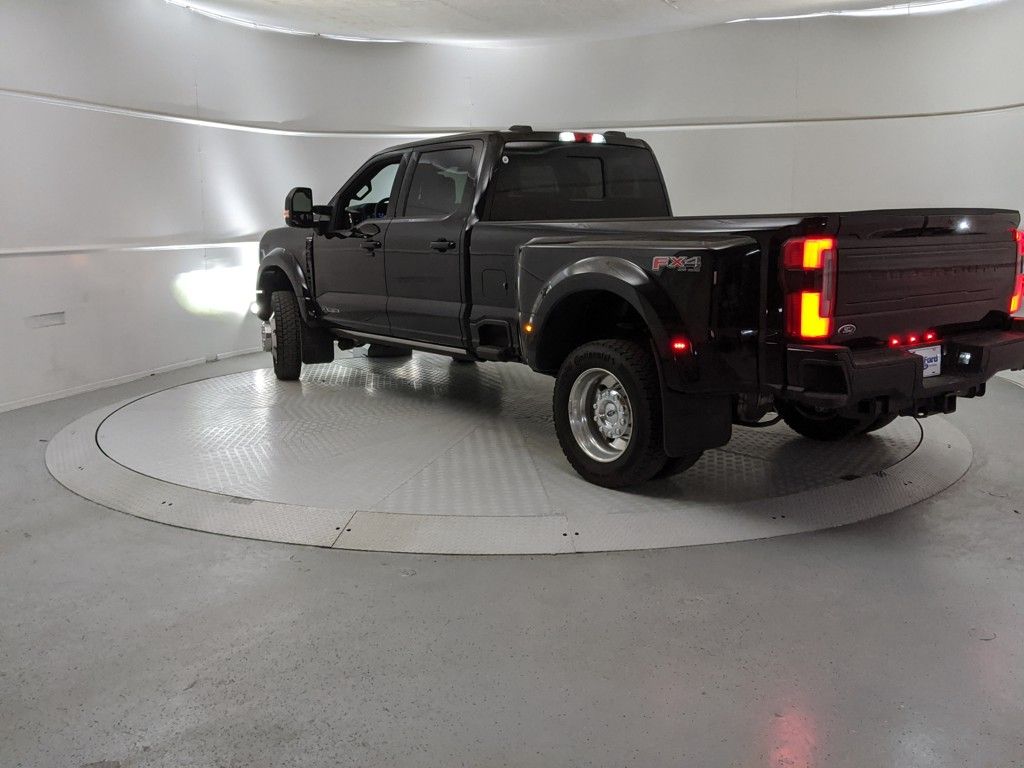 2025 Ford F-450 Platinum photo 4
