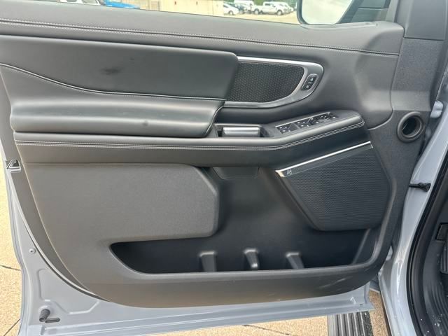 2025 Ford Expedition Platinum photo 10