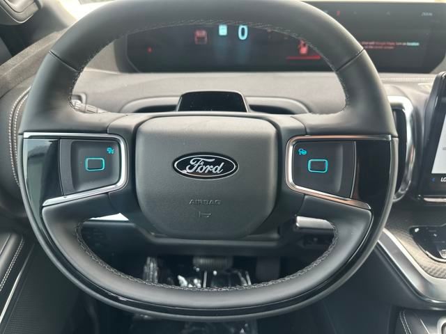 2025 Ford Expedition Platinum photo 14