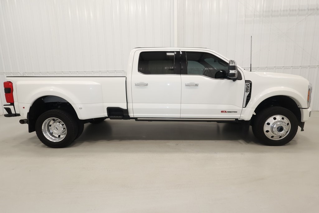 2023 Ford F-450 Platinum photo 2