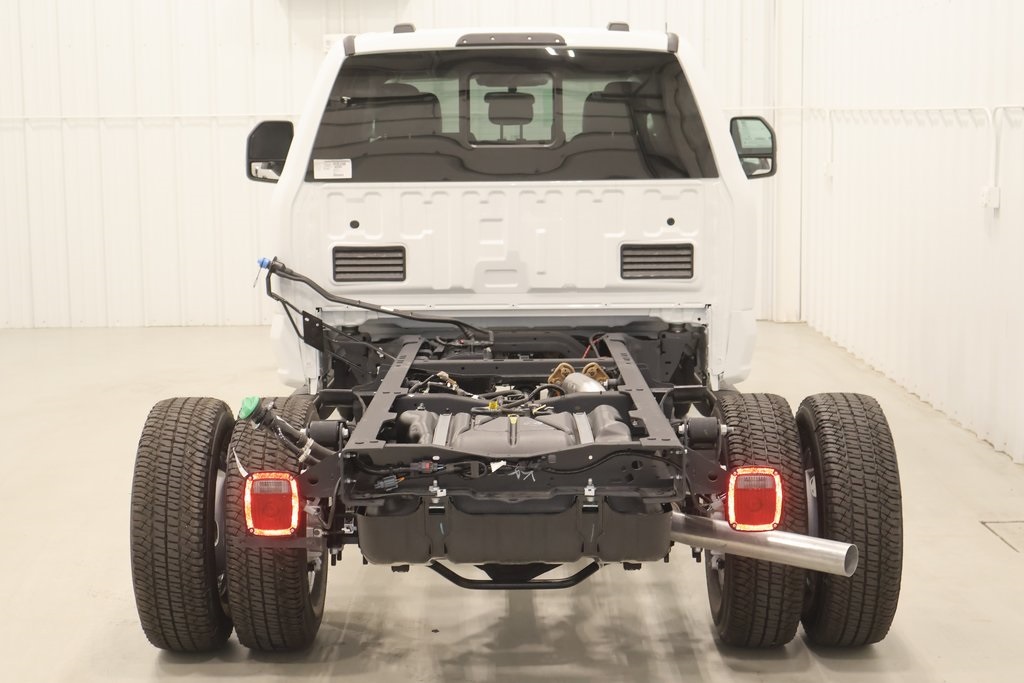 2025 Ford F-350 photo 4